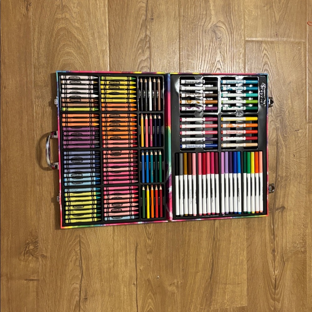 Crayola Mixed Media Art Set with Vibrant Colors